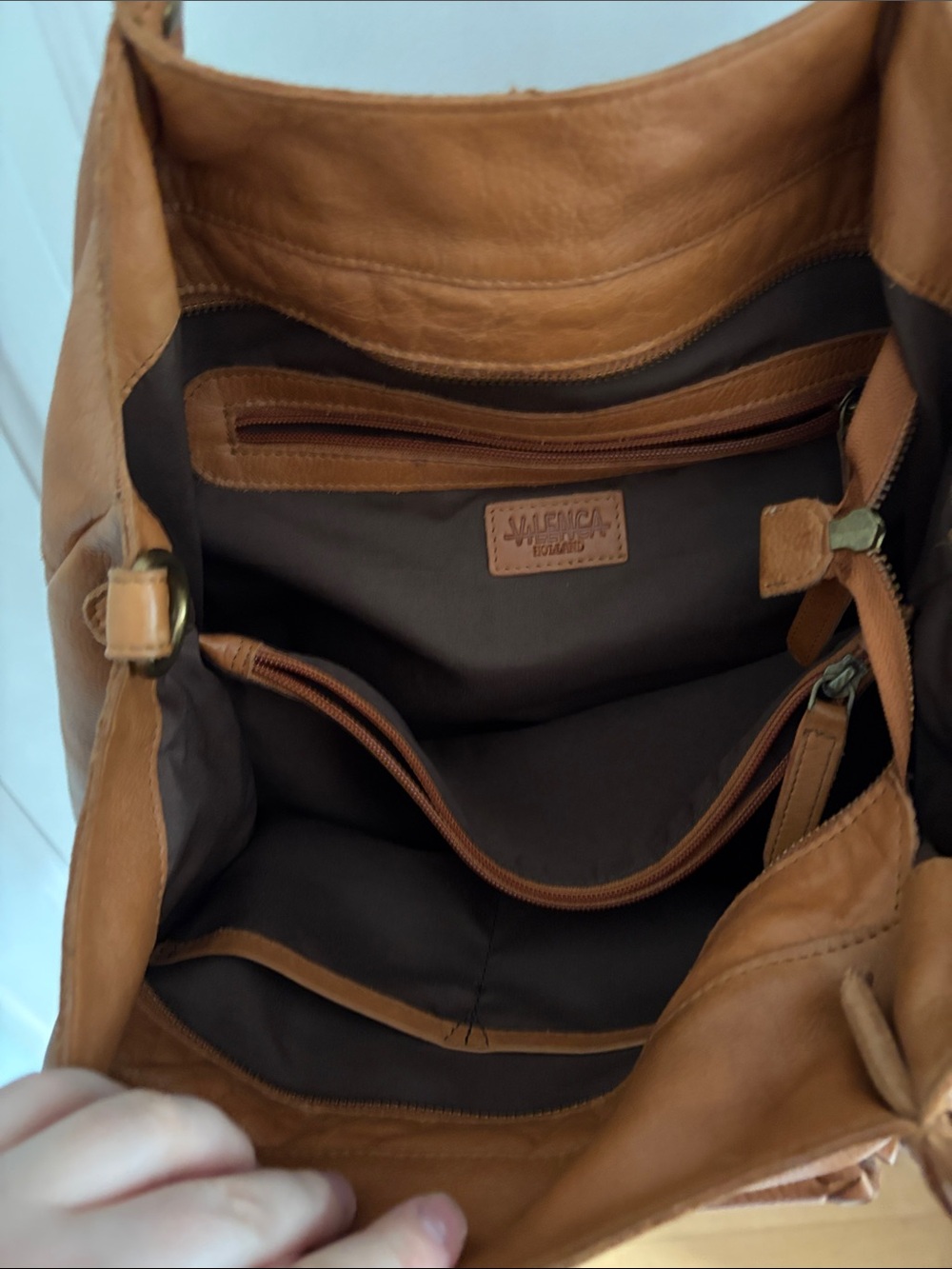 Vilenca Holland • Classic Tan Leather Handbag - Picture 6 of 9